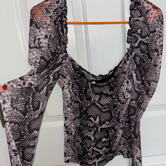 Brand new off the shoulder snake skin ruched top - Picture 2 of 4